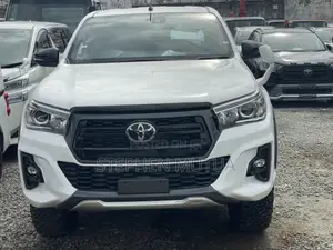 Toyota Hilux Revo Double Cab Deisel 2.4 AWD 2019 White