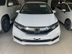 Honda Fit Shuttle 1.5 Hybrid 2WD 2019 White