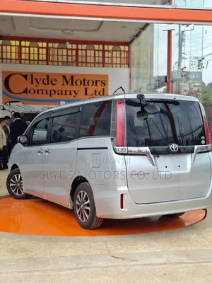 Toyota Esquire 2018 Silver