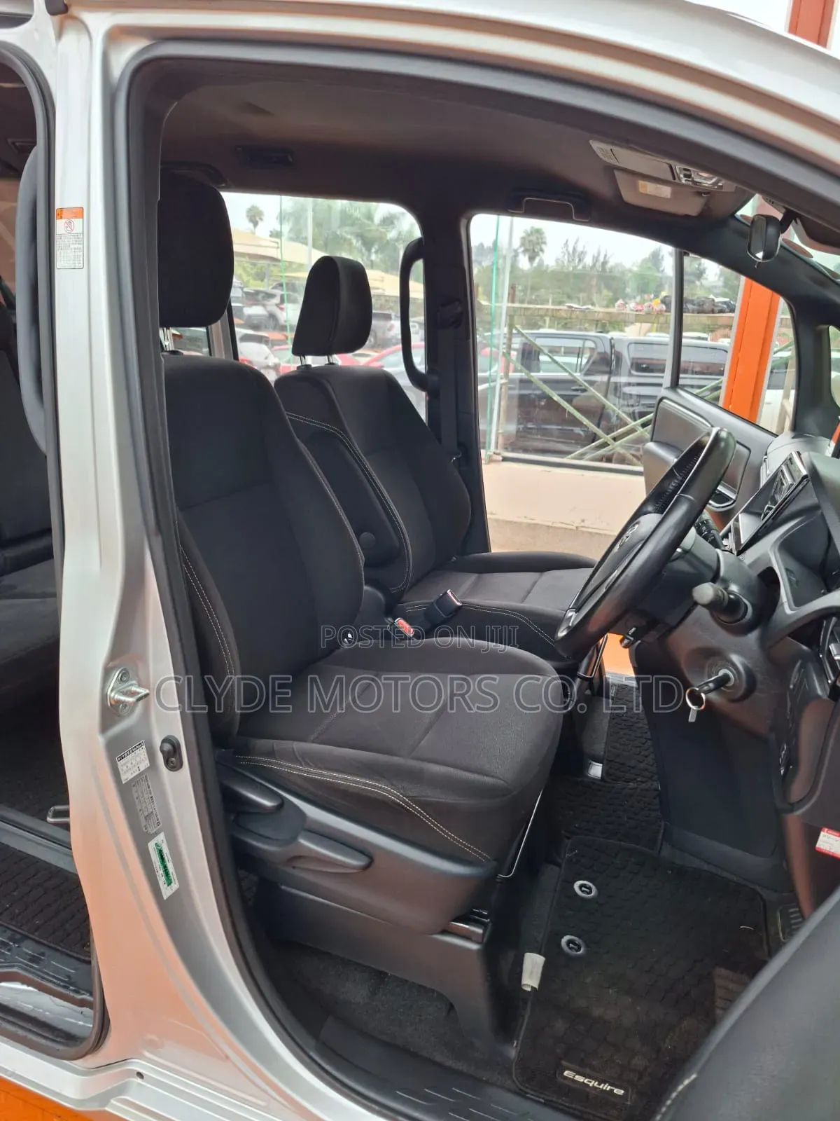 Toyota Esquire 2018 Silver