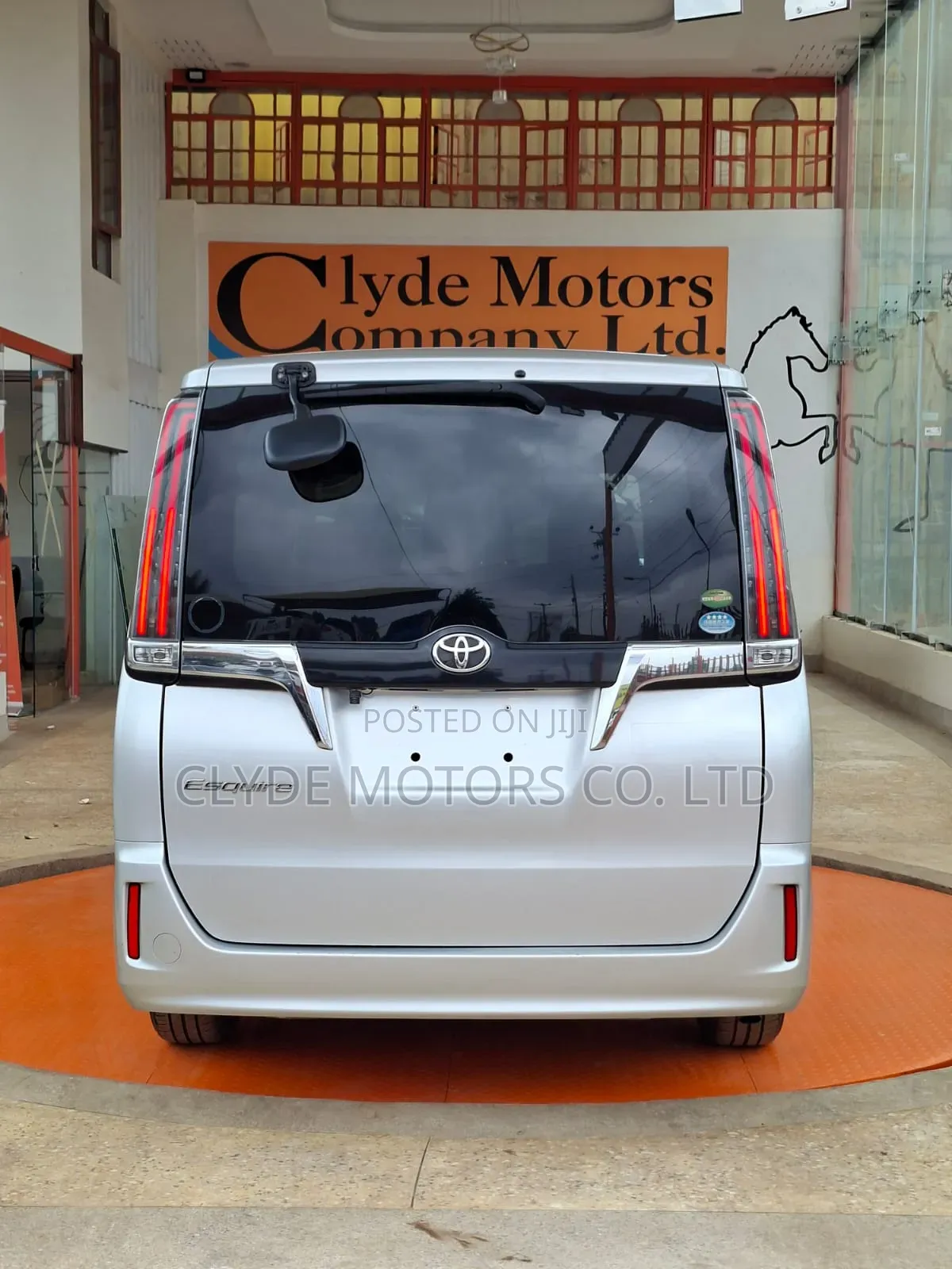 Toyota Esquire 2018 Silver