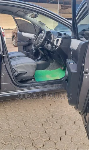 Toyota Vitz 2012