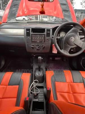 Nissan Tiida 2010 Orange