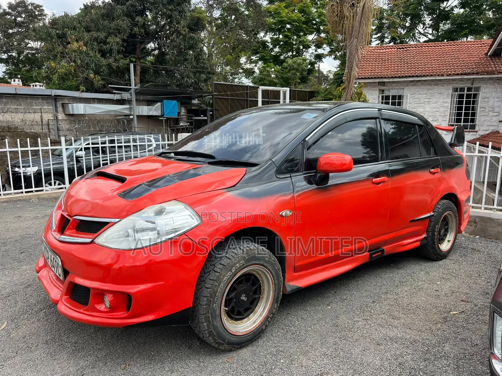 Nissan Tiida 2010 Orange