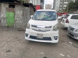 Toyota Noah 2.0 143hp AWD (8 Seater) 2013 White