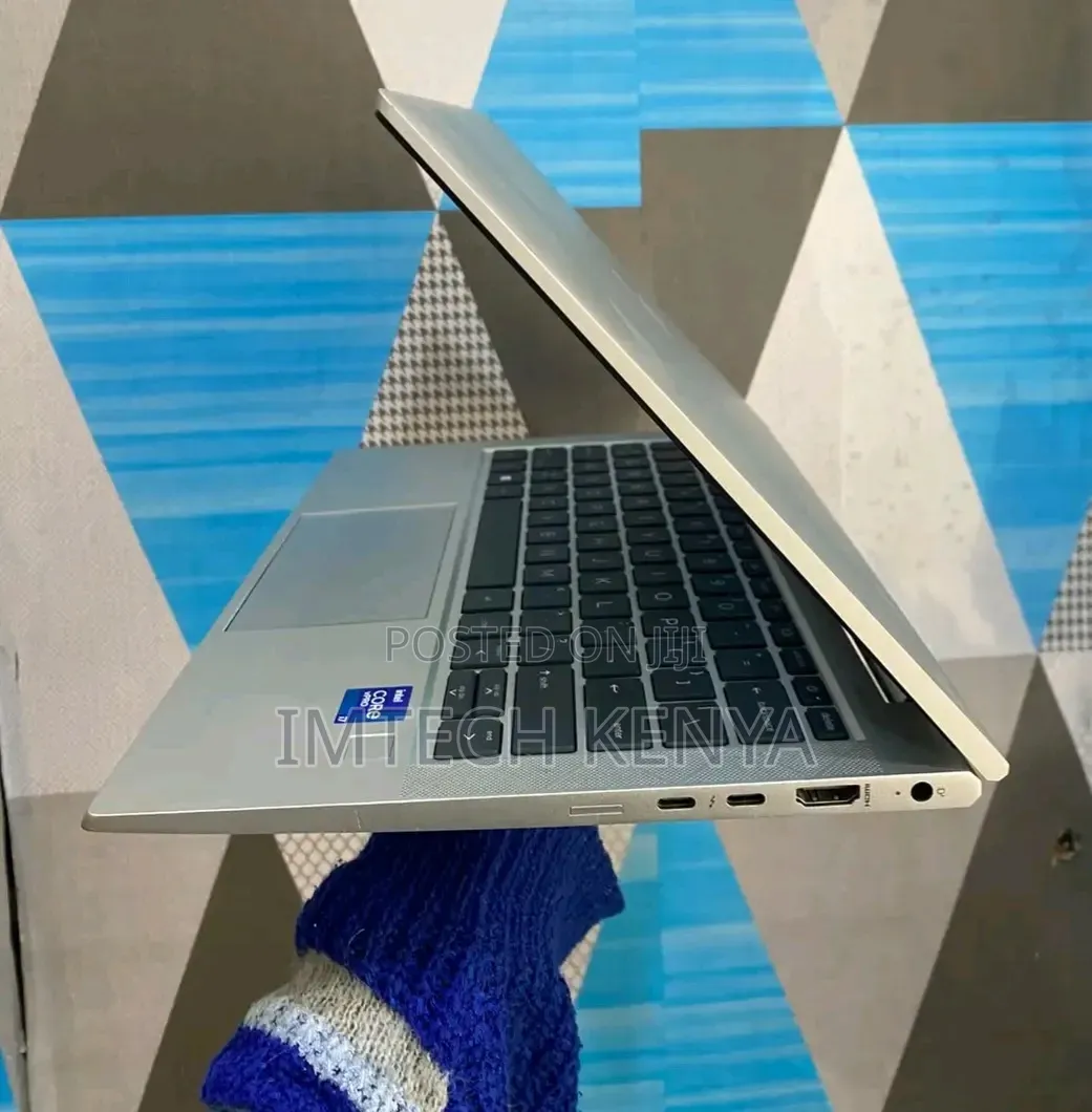 Laptop HP EliteBook 830 G8 8GB Intel Core i7 SSD 256GB