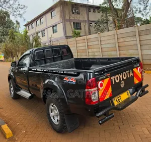 Toyota Hilux 2012 Gray
