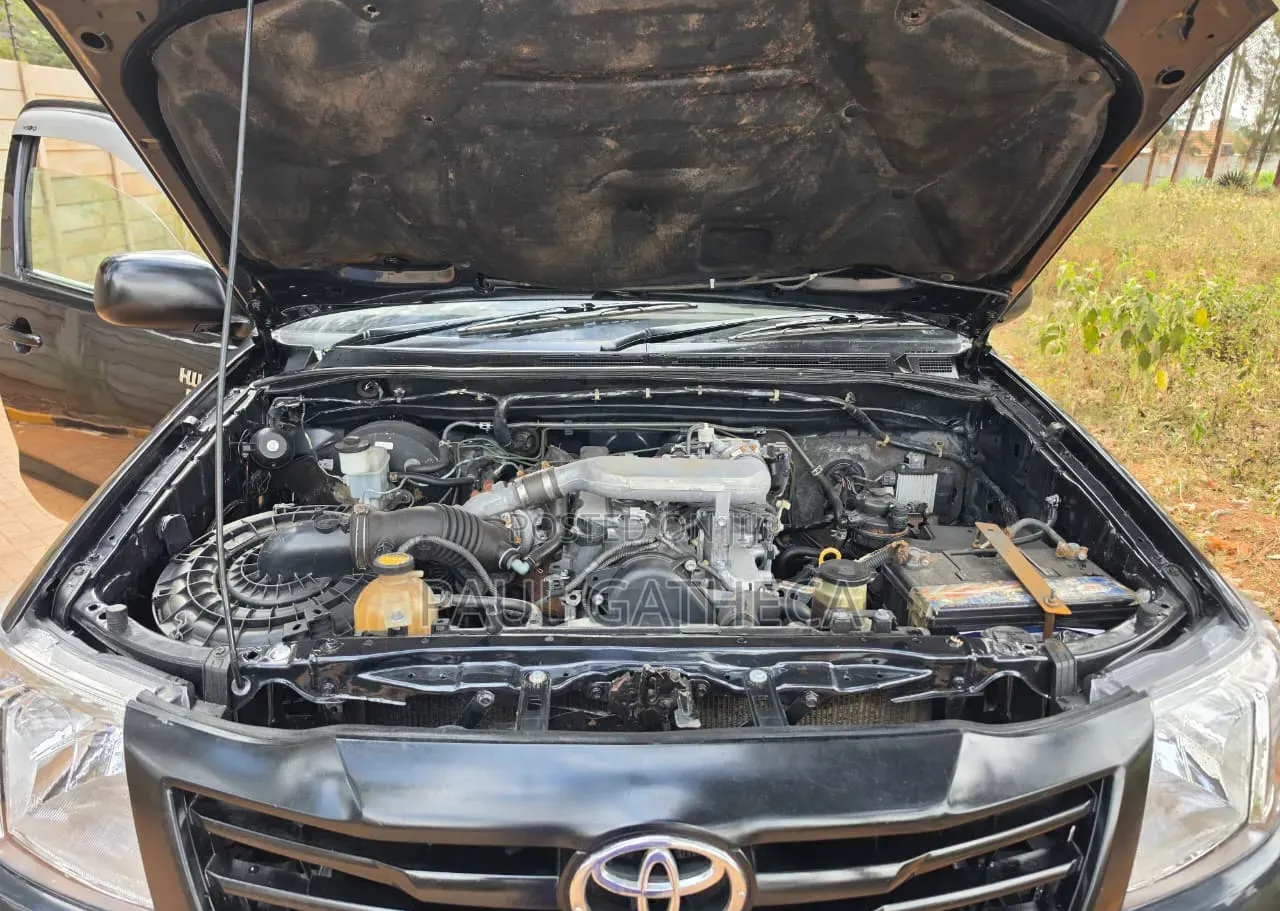 Toyota Hilux 2012 Gray