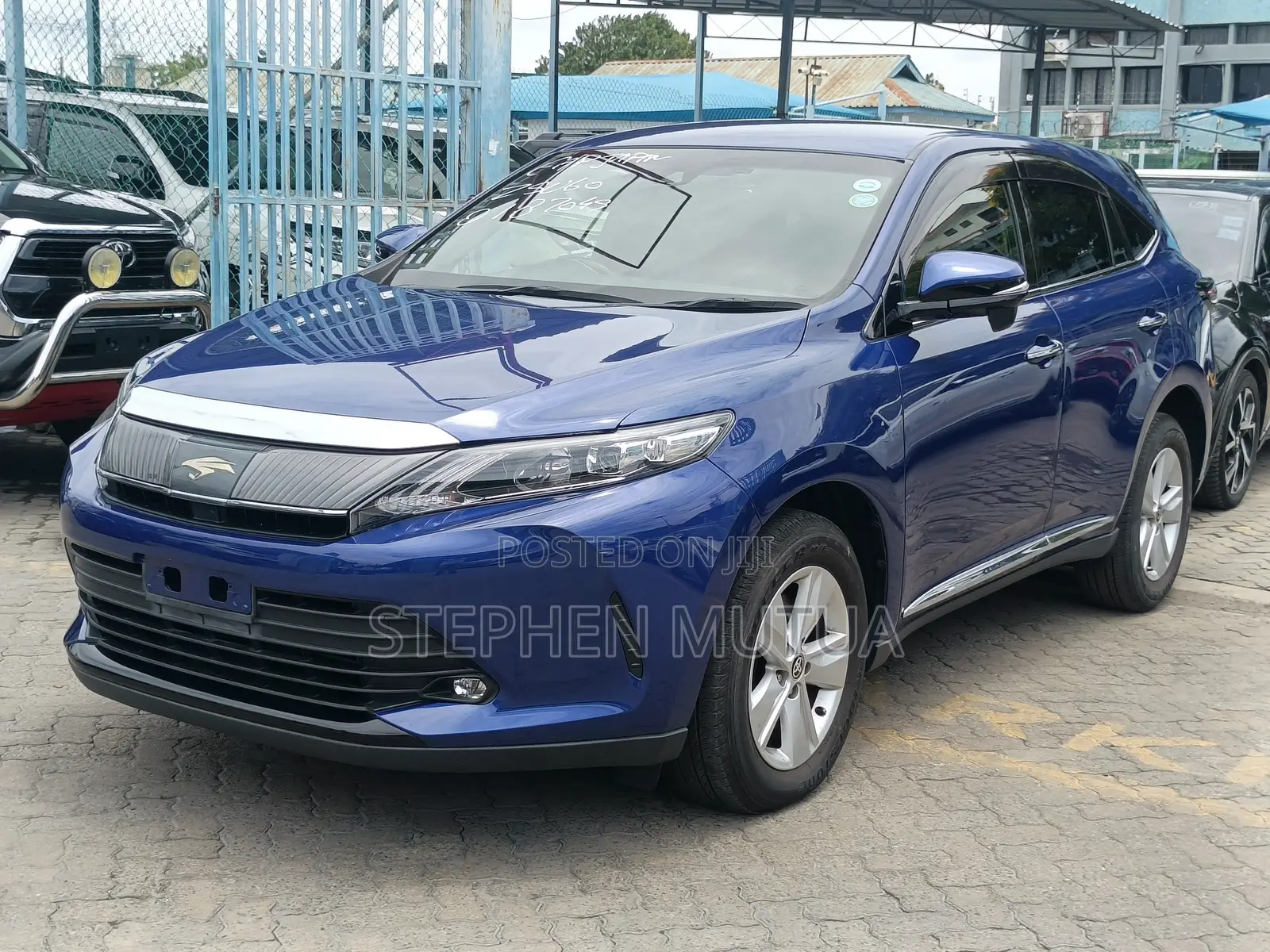 Toyota Harrier 2.0 2019 Blue