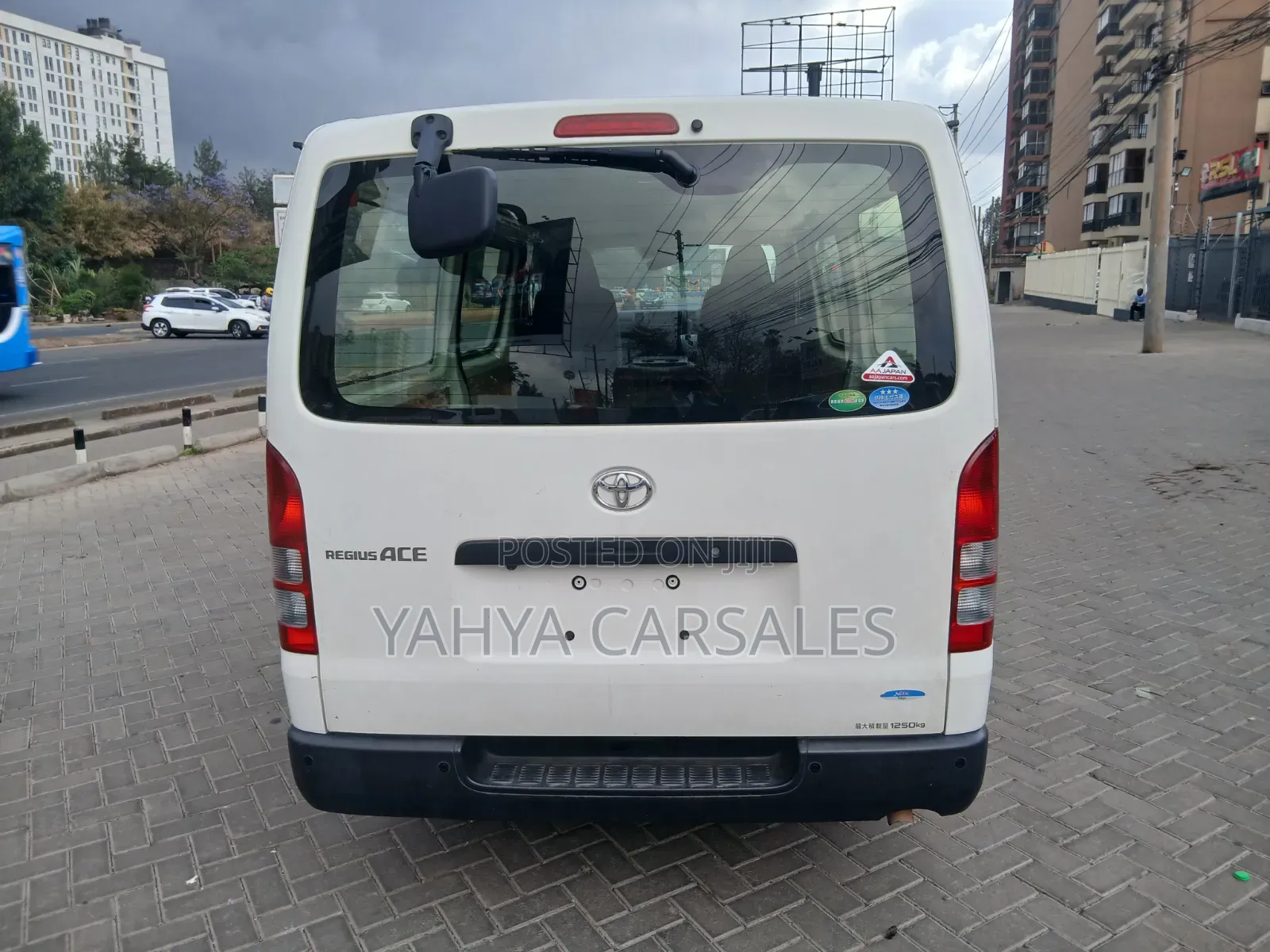 Toyota HiAce 2019 White