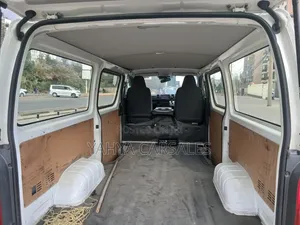 Toyota HiAce 2019 White