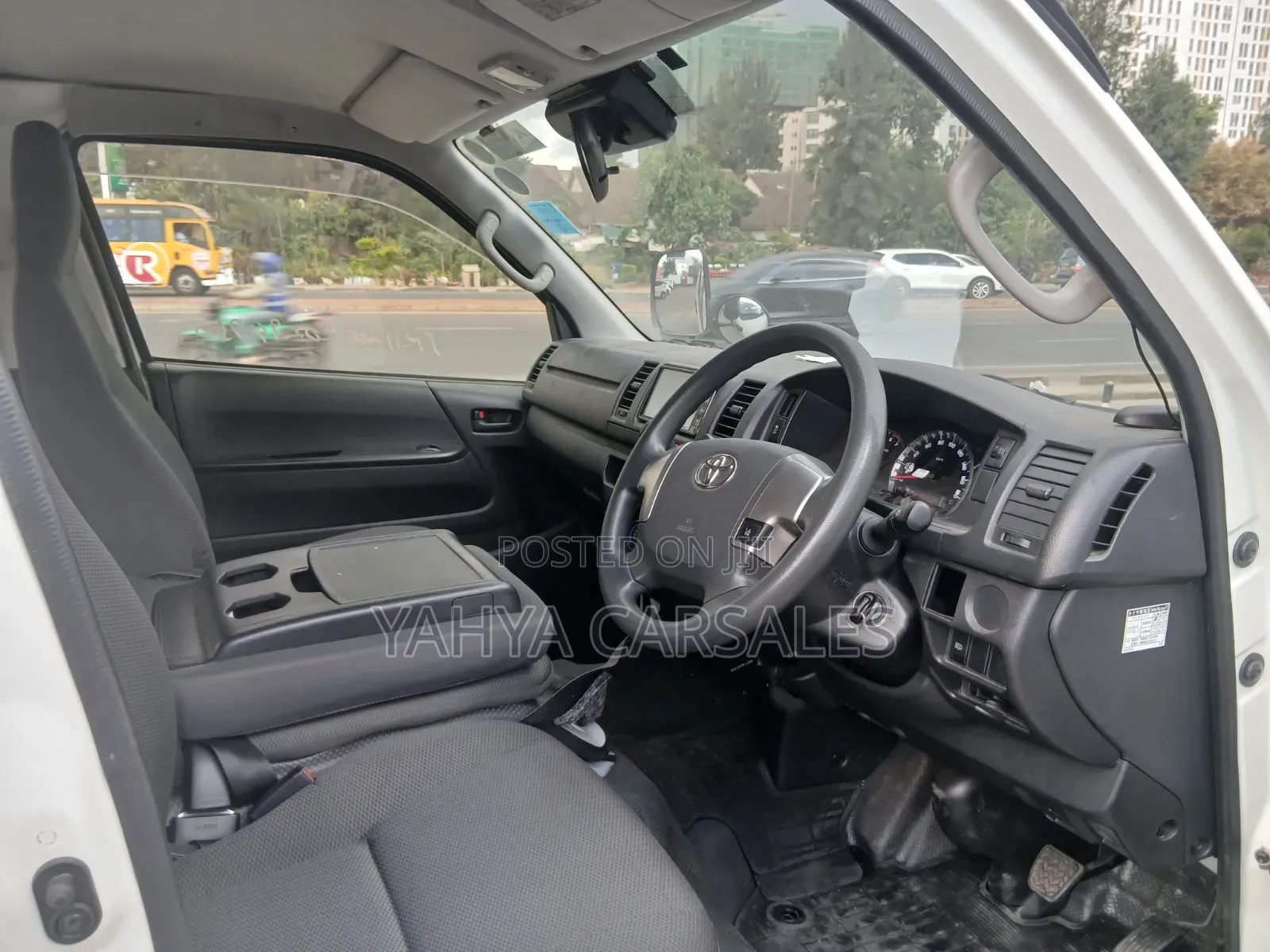 Toyota HiAce 2019 White