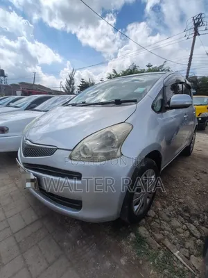 Toyota Ractis 1.3 FWD 2011 Silver