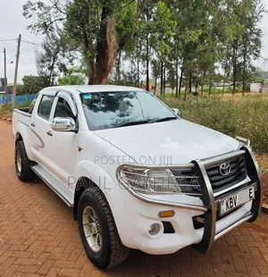 Toyota Hilux 2013 White