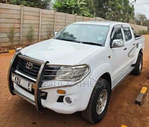 Toyota Hilux 2013 White