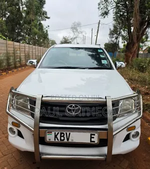Toyota Hilux 2013 White