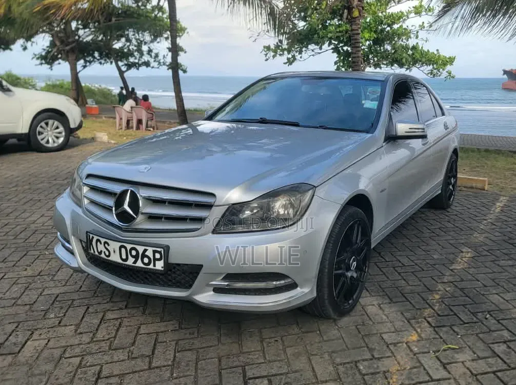 Mercedes-Benz C200 2011 Silver