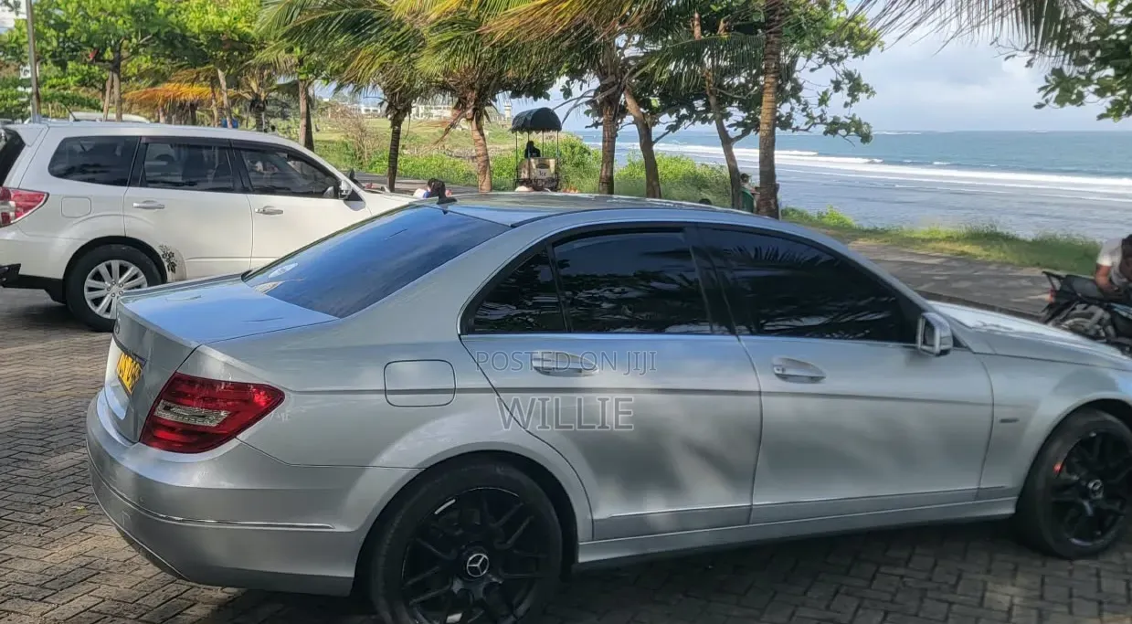 Mercedes-Benz C200 2011 Silver