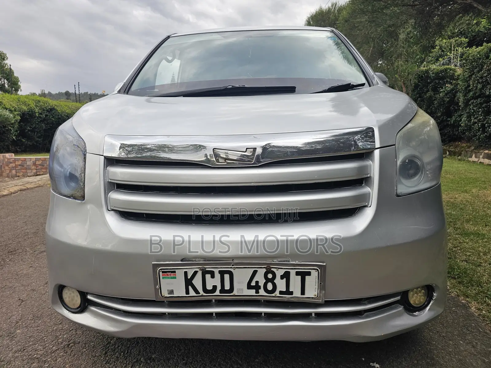 Toyota Noah 2009 Silver