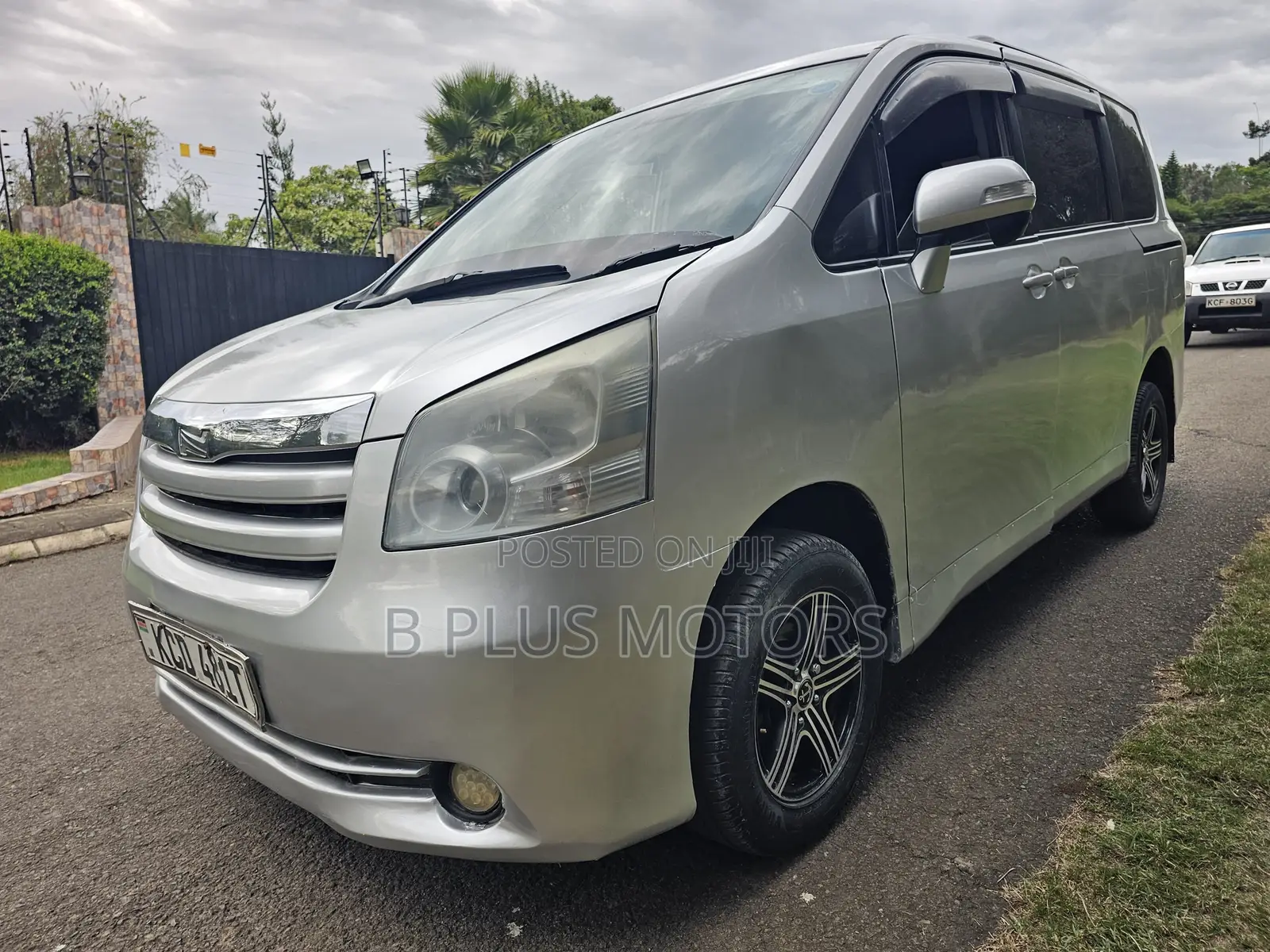 Toyota Noah 2009 Silver