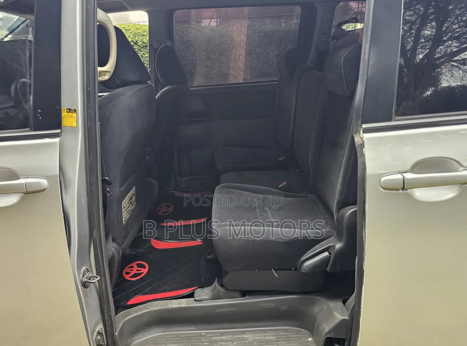 Toyota Noah 2009 Silver