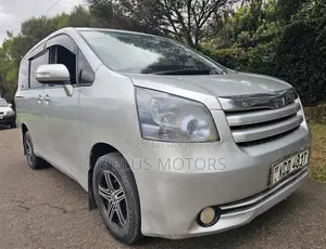 Toyota Noah 2009 Silver