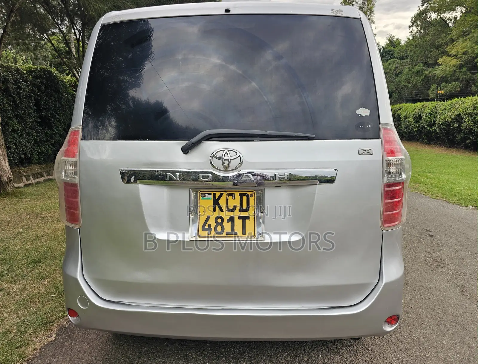 Toyota Noah 2009 Silver