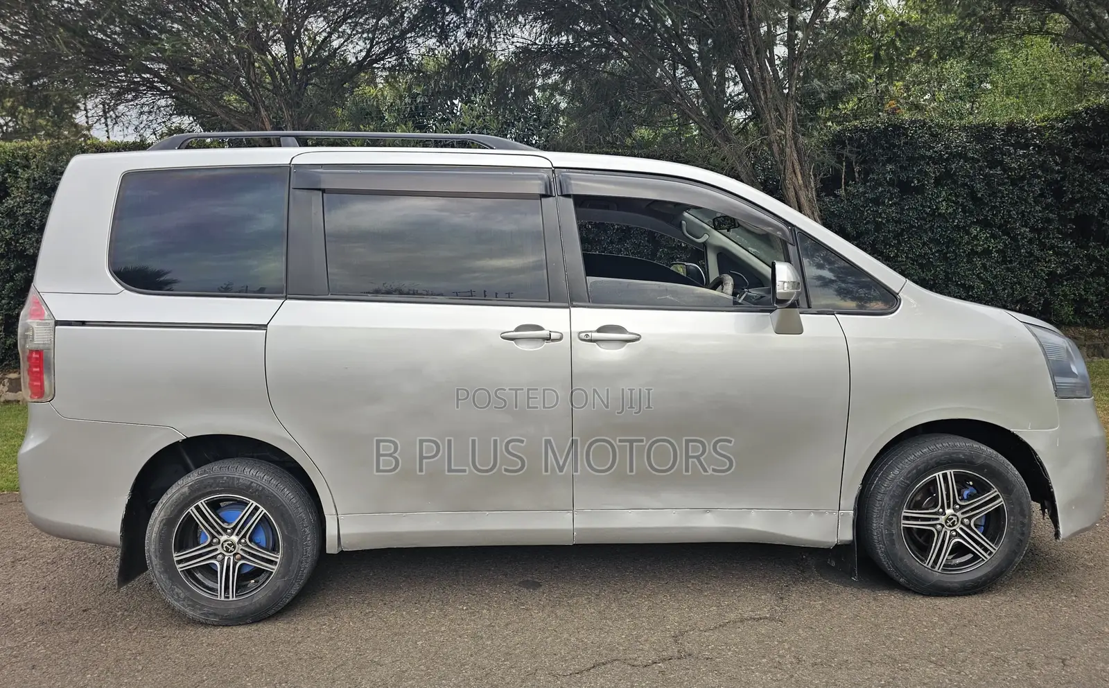 Toyota Noah 2009 Silver