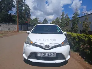 Toyota Vitz 2015 White