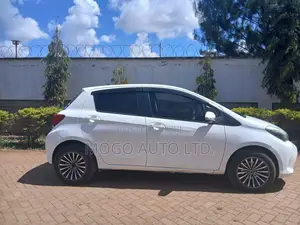 Toyota Vitz 2015 White