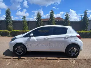Toyota Vitz 2015 White