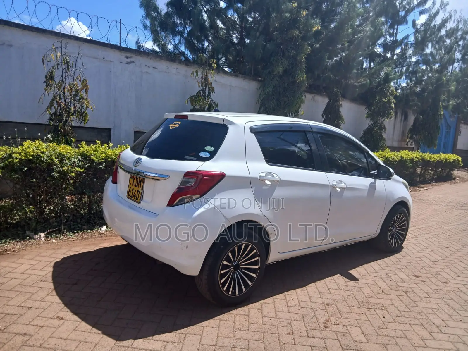Toyota Vitz 2015 White