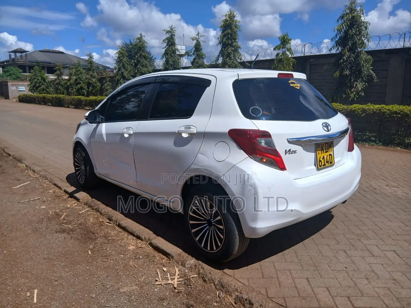 Toyota Vitz 2015 White