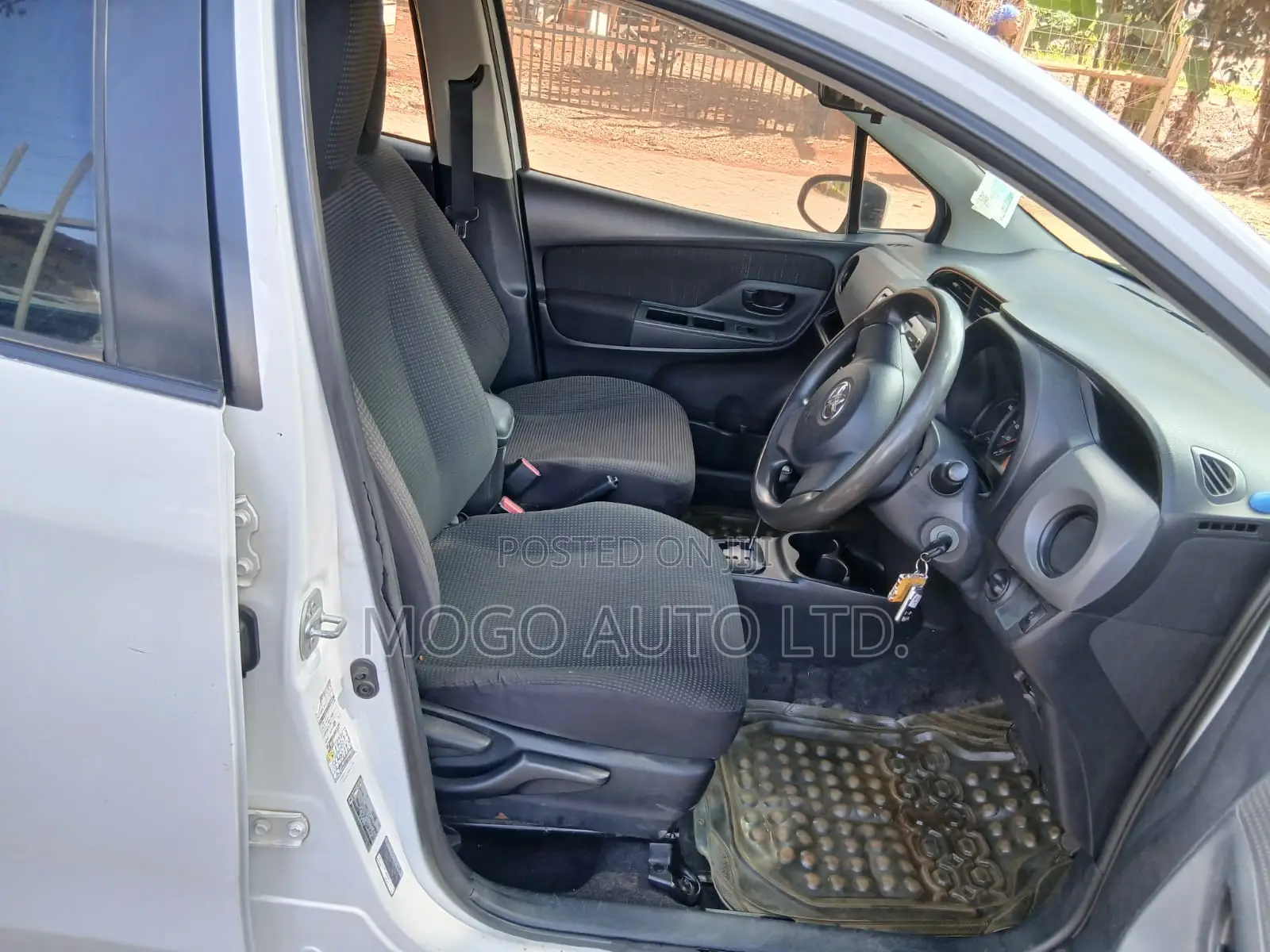 Toyota Vitz 2015 White