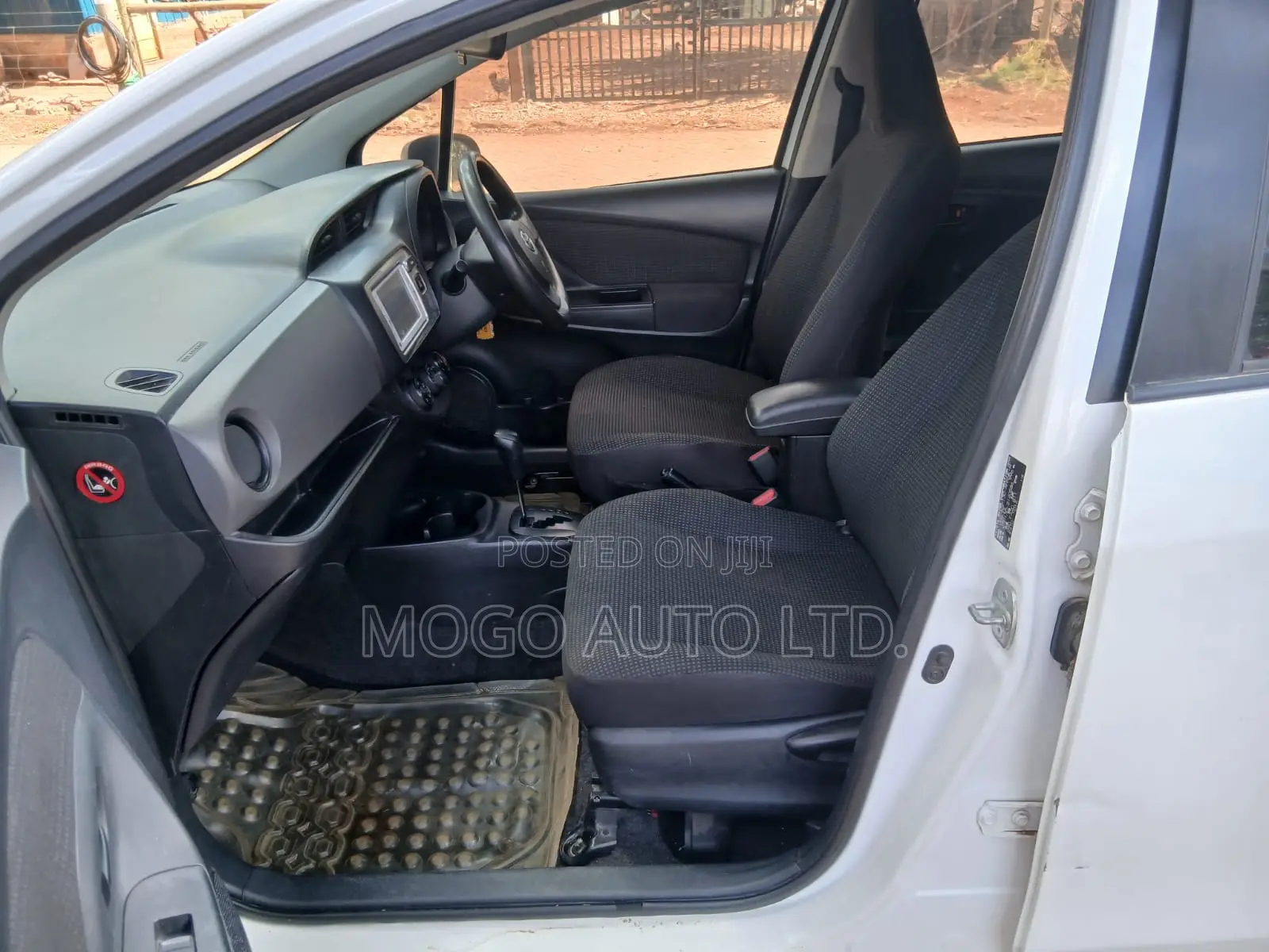 Toyota Vitz 2015 White