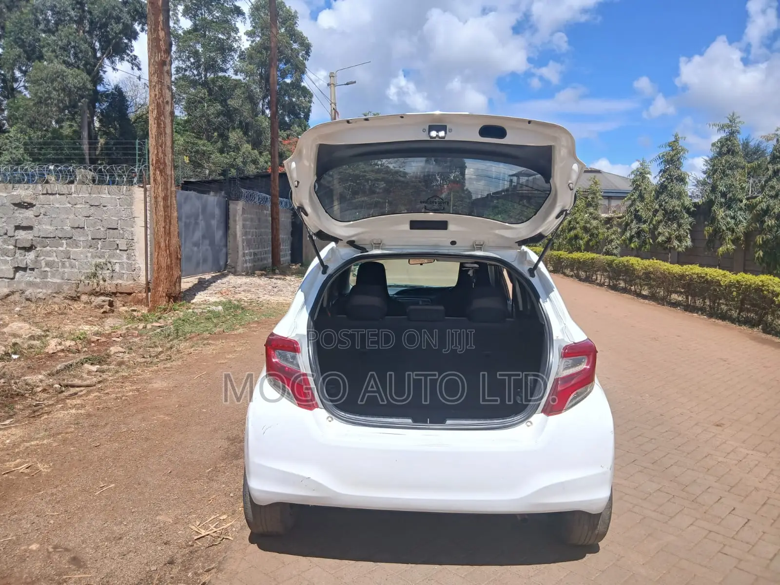 Toyota Vitz 2015 White