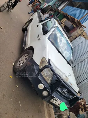Toyota Hilux 2.5 D-4D SRX 2010 White