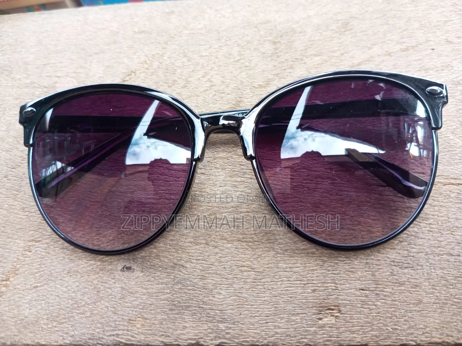 Sunglasses/Shades