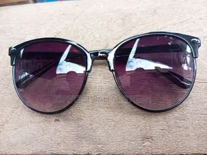 Sunglasses/Shades