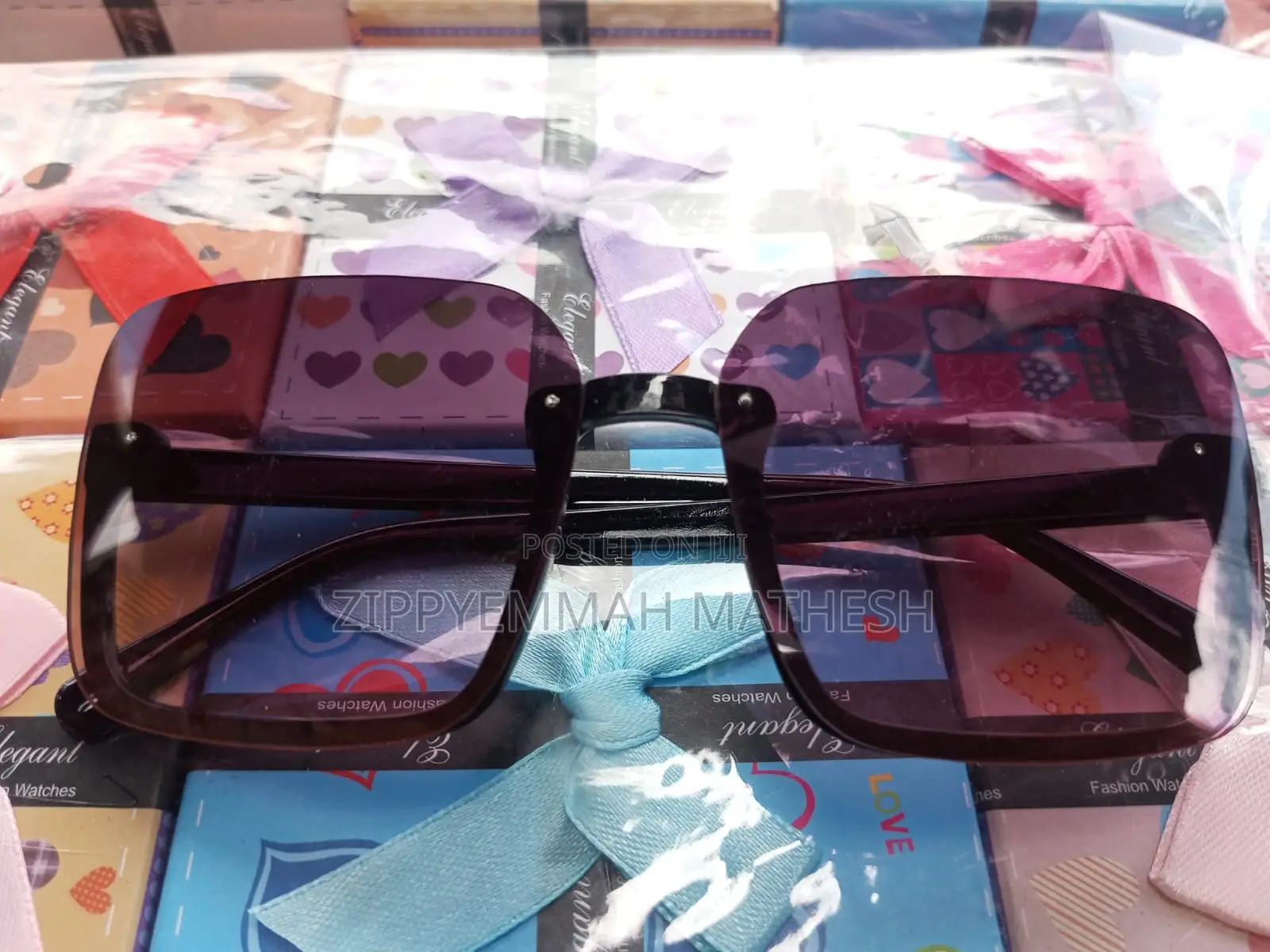 Sunglasses/Shades