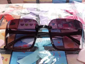 Sunglasses/Shades