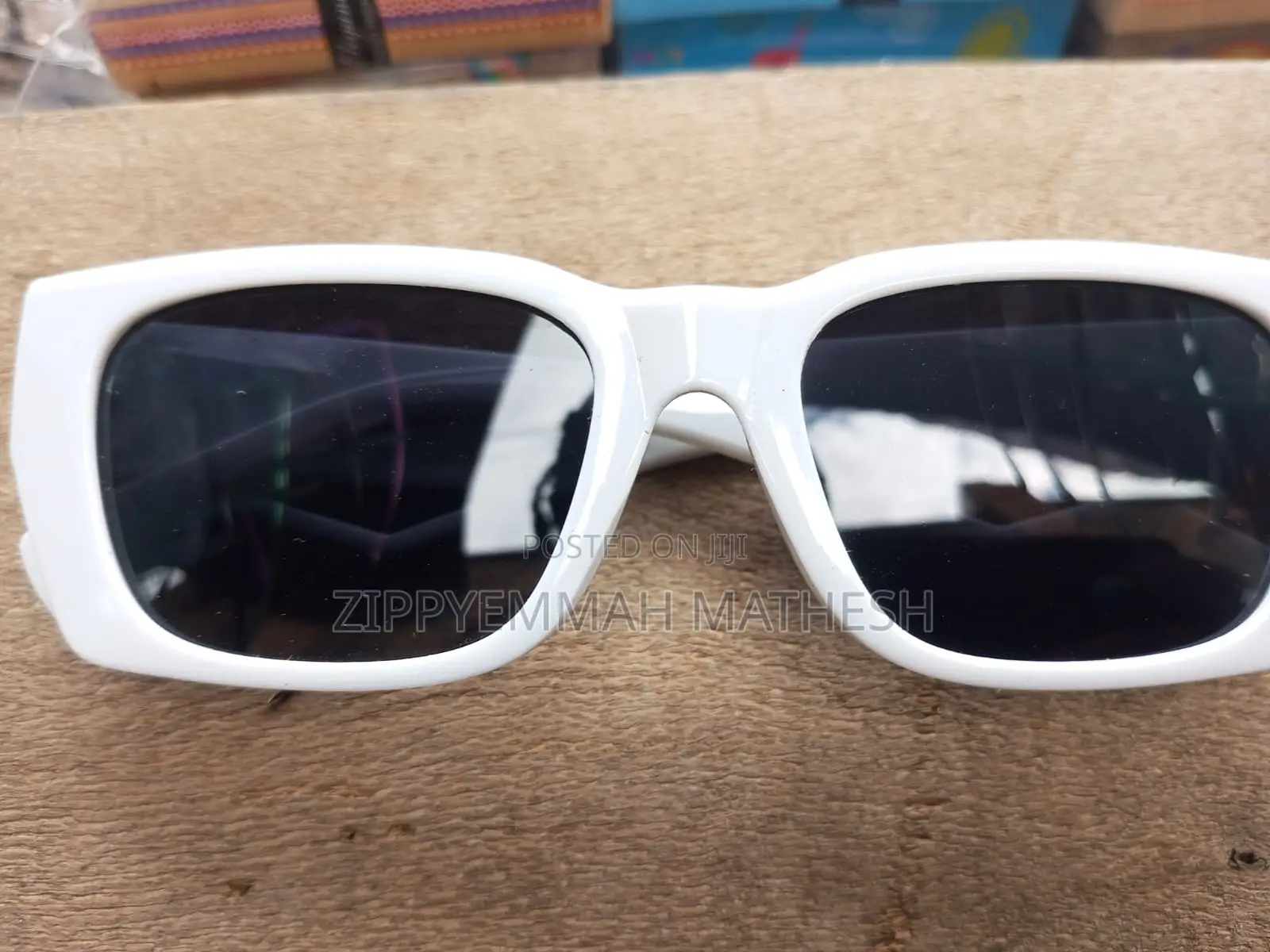 Sunglasses/Shades
