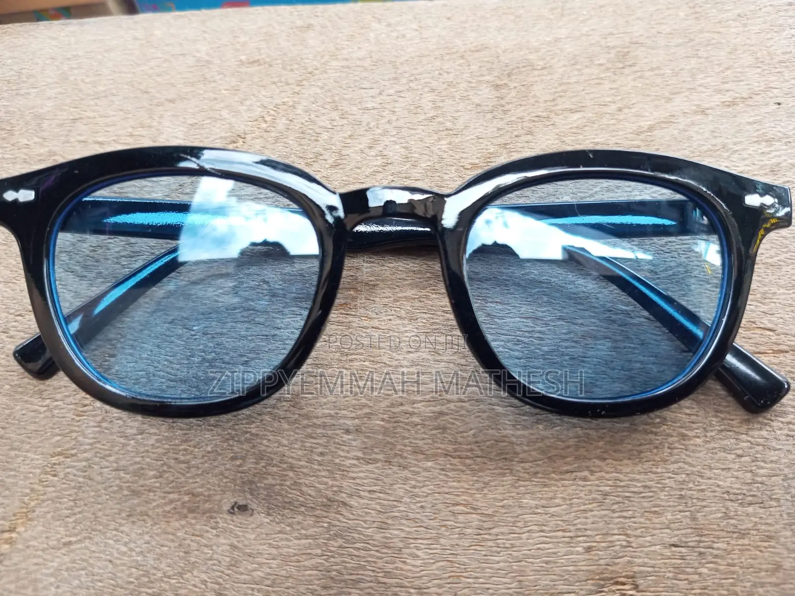 Sunglasses/Shades