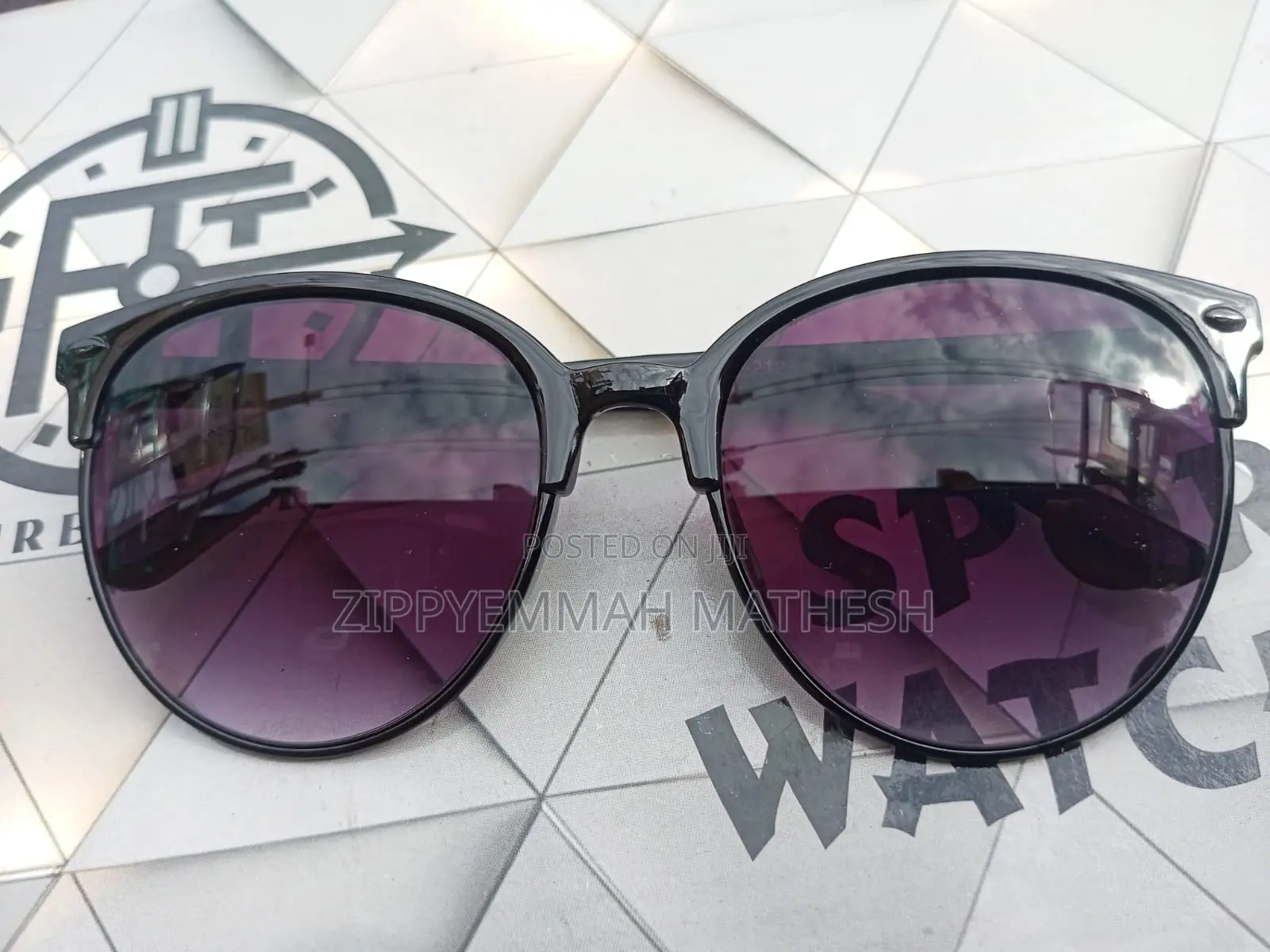Sunglasses/Shades