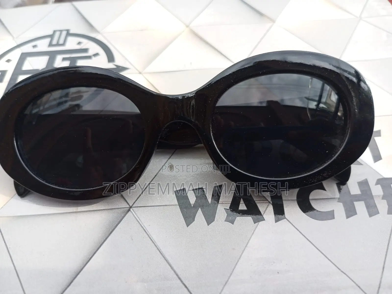 Sunglasses/Shades