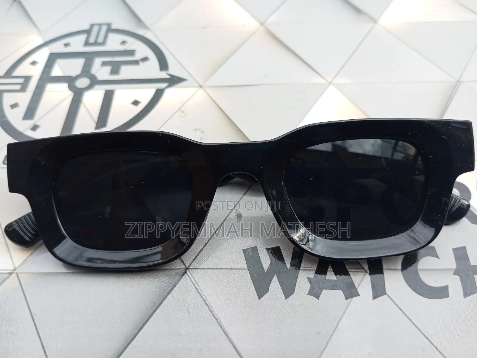 Sunglasses/Shades
