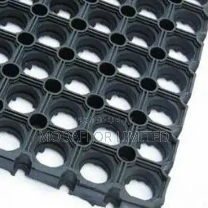 Hollow Drainage Mat for Restaurant Kitchen Floors