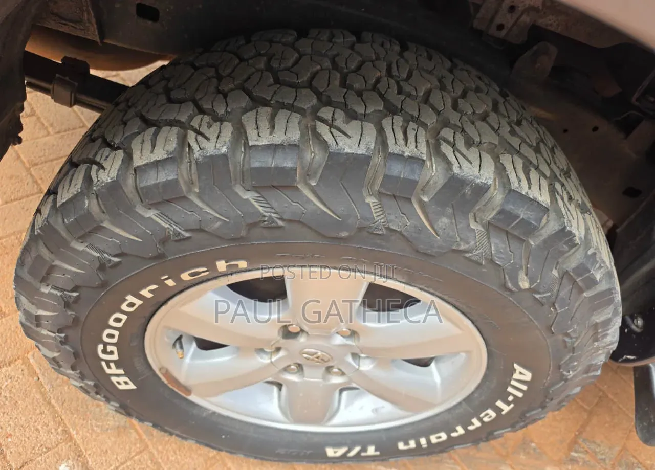 Toyota Hilux 2012 Gray