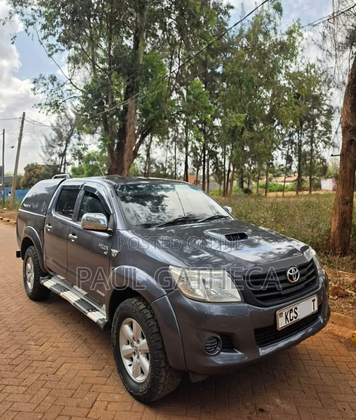 Toyota Hilux 2012 Gray