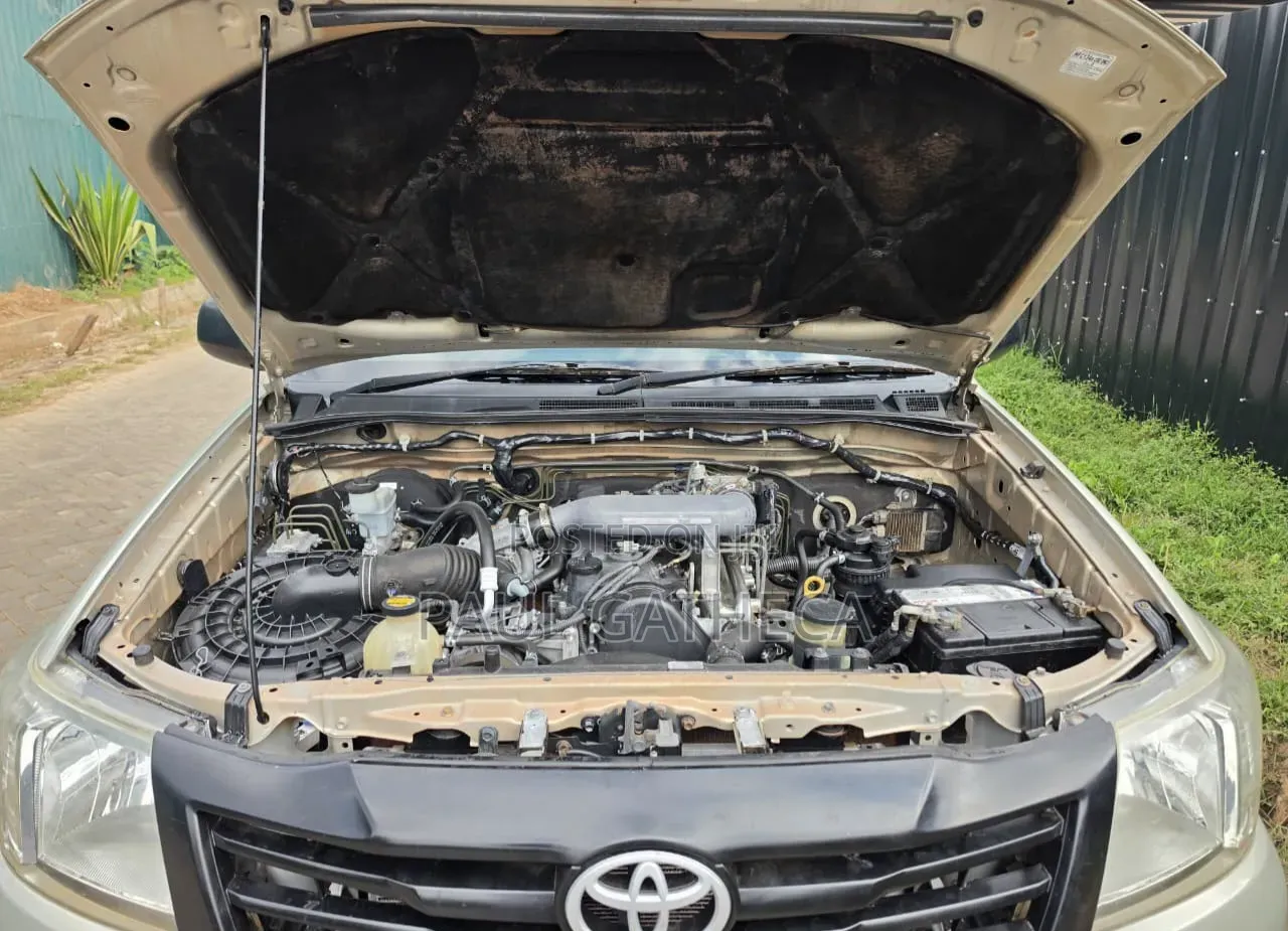Toyota Hilux 2012 Gray